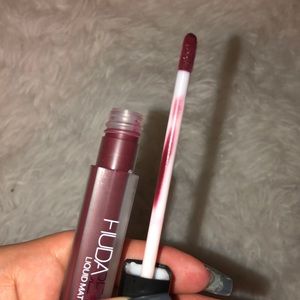 HUDA BEAUTY LIQUID MATTE LIPSTICK